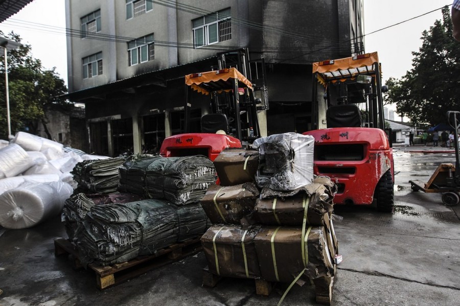 廣東佛山順豐倉(cāng)庫(kù)“雙十一”著火