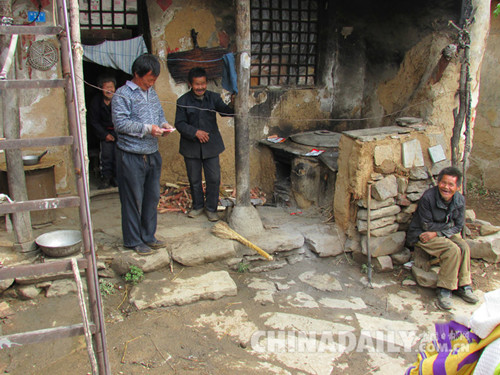 河北愛(ài)心組織走進(jìn)靈壽九嶺 送達(dá)善款9000余元