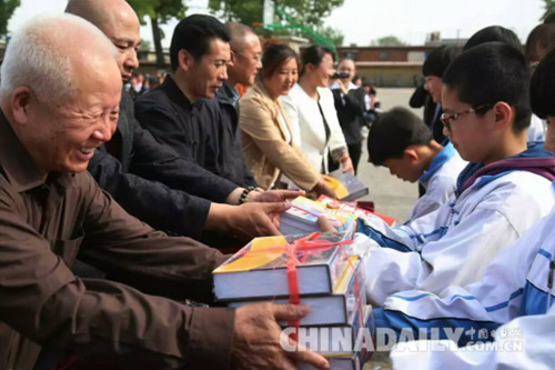 唐山榛子鎮第一中學獲贈3000余冊書籍