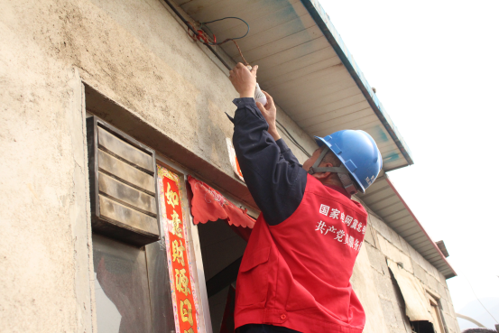 秦皇島團市委駐青龍縣精準脫貧工作組開展“精準脫貧 志愿先行”活動