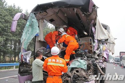 京珠高速河南新鄭段發(fā)生車禍造成2死4傷