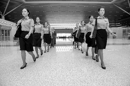 鄭州綜合交通樞紐“芳容初現”新東站10月1日通車