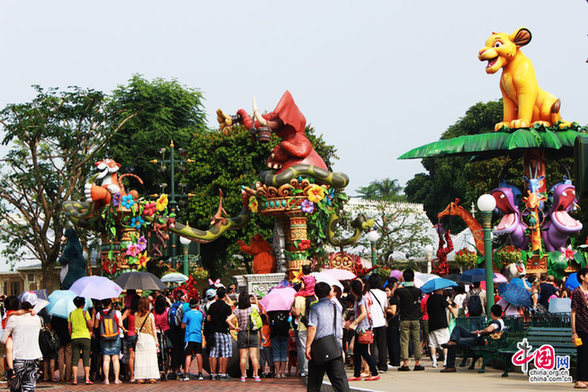 拍手叫絕 香港迪士尼飛天巡游