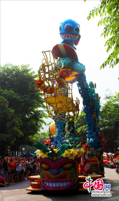 拍手叫絕 香港迪士尼飛天巡游