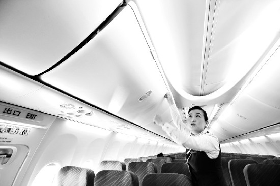 首架“天空內飾”波音機落戶湖北 艙內燈光夢幻