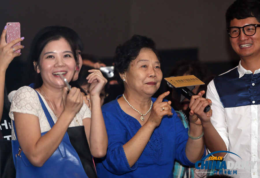 孫紅雷抵達武漢宣傳《全民目擊》為電影節預熱