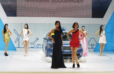 汽博直通車：車輛停放有規(guī)矩　優(yōu)質(zhì)服務(wù)踐于行　8條公交線路通展會