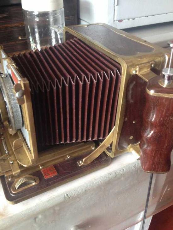 長春75歲老人收藏8百多部相機(jī) 為夢想負(fù)債一輩子