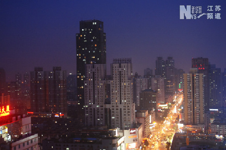 南京關(guān)閉景觀照明用電迎夏峰