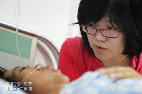 江蘇盱眙女孩“棄學救母”