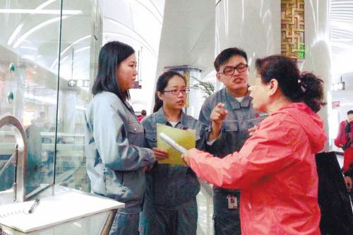 沈陽：地鐵站16人早高峰逃地鐵票時被攔截(圖)