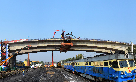 沈陽四環跨沈西編組站立交橋成功合龍