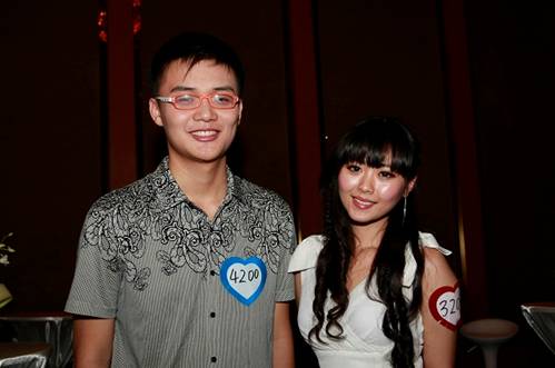 政府搭臺(tái)當(dāng)“紅娘” 成都500單身青年齊相親