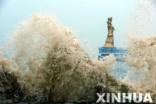 “梅花”在山東半島東部沿海興風作浪
