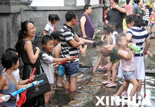 臺風過后濟南市民重溫桑拿天