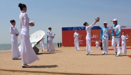 聚集七彩陽光，誕生亞沙圣火