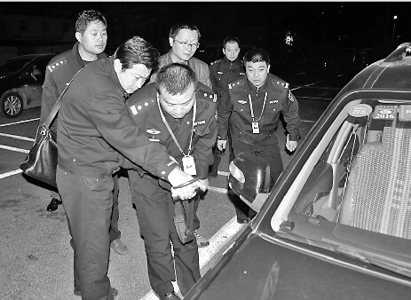 濟(jì)南一晨練老人遭兩車碾壓 司機(jī)稱“以為他碰瓷”