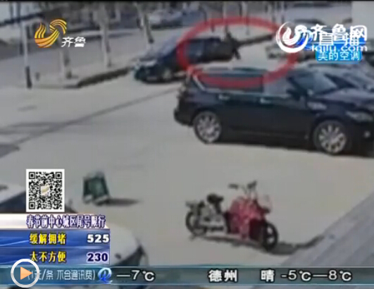 監拍：博興男子銀行門口9萬現金被搶 警方一天破案