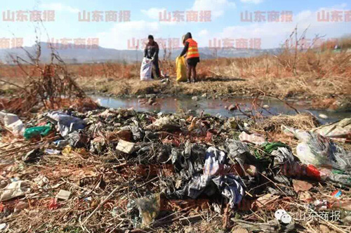 濟(jì)南臥虎山水庫(kù)成垃圾場(chǎng) 上游農(nóng)家樂(lè)污水流進(jìn)水庫(kù)