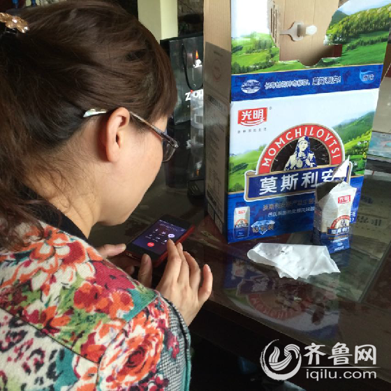濟南市民光明莫斯利安酸奶喝出蒼蠅 售后：愿賠200元