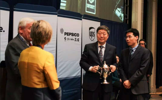 海爾集團(tuán)董事局主席張瑞敏獲耶魯“傳奇領(lǐng)袖獎”