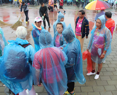 第十七屆全國全民健身登泰山比賽今日舉行