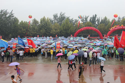 第十七屆全國全民健身登泰山比賽今日舉行