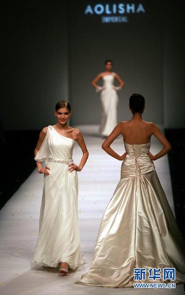 上海時(shí)裝周舉行頂級婚紗秀
