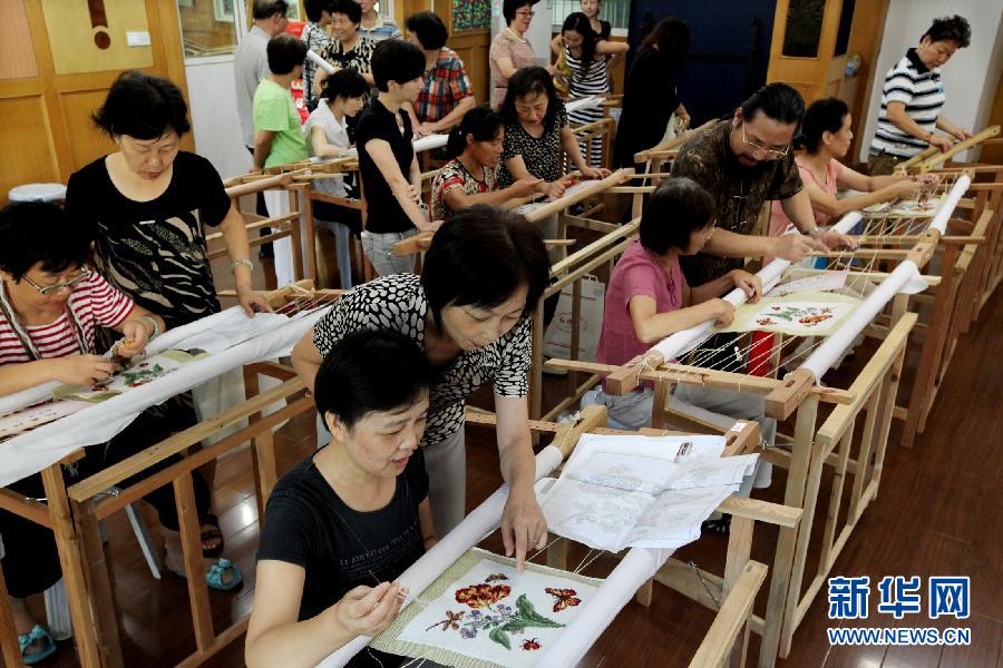 上海絨繡高橋傳習(xí)所首批學(xué)員結(jié)業(yè)