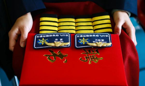 中國首批2名搜救直升機女機長上崗 均畢業于上海