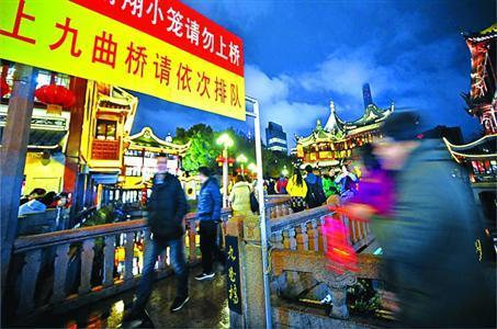 申城豫園取消元宵燈會 湯團(tuán)店比九曲橋更“鬧猛”