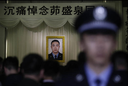 茆盛泉追悼會市民自發送行 公安部發唁電哀悼