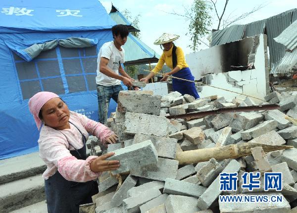 撫平創傷笑對未來 盈江震區受災群眾積極開展生產自救