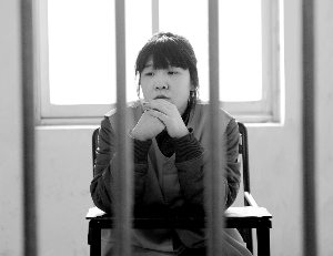 奔馳女撞死初中生 監控錄像集體