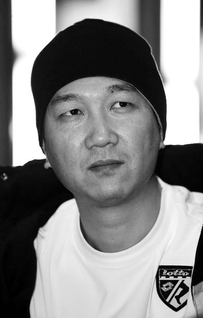 傳名人寫微博日進萬金 石康姚晨忙否認“收錢”