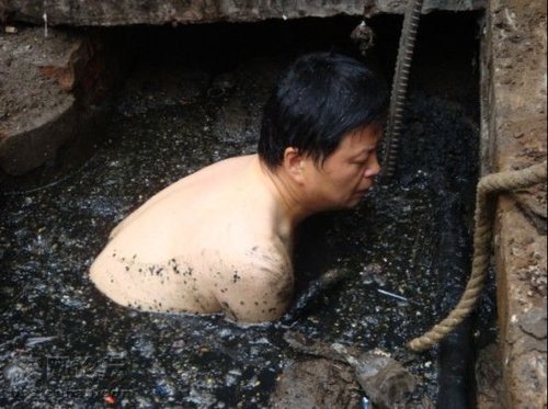 危難之間伸把手 人間處處存溫情