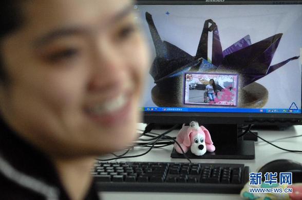 腦癱女孩用鼻尖書(shū)寫(xiě)人生的