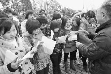 農(nóng)民工群體現(xiàn)旅游式打工現(xiàn)象 短工化漸成新趨勢