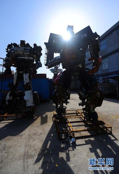 “鐵哥們”建成國內首個環保鋼雕機器人主題公園