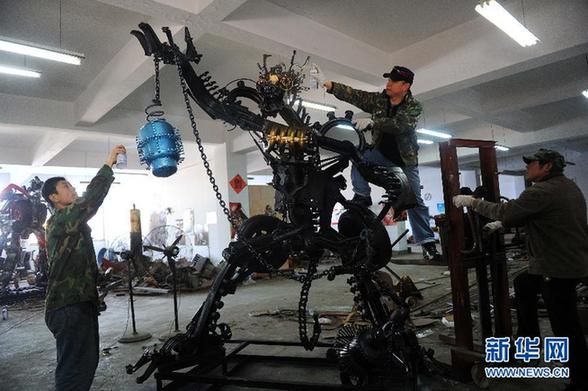 “鐵哥們”建成國內首個環保鋼雕機器人主題公園