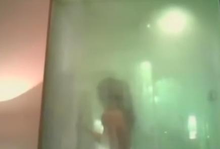 24歲名模陷“偷拍門” 洗澡全程被黑客網絡曝光