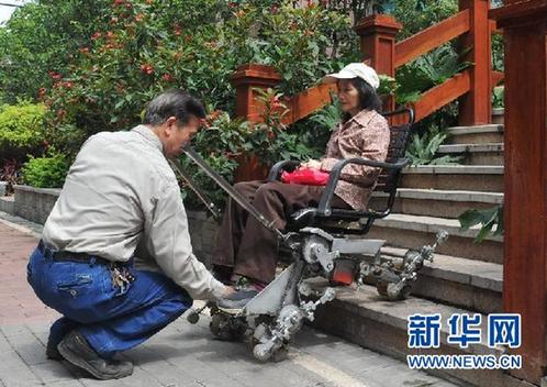 20余載不離不棄 七旬老漢為患病妻子發明