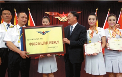 民航安檢升級 航班加派空警安全員機(jī)場加大巡邏