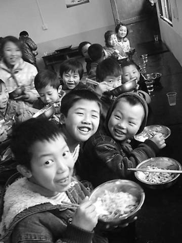 兩千多萬學生受益免費午餐 仍有地方政府工作不力