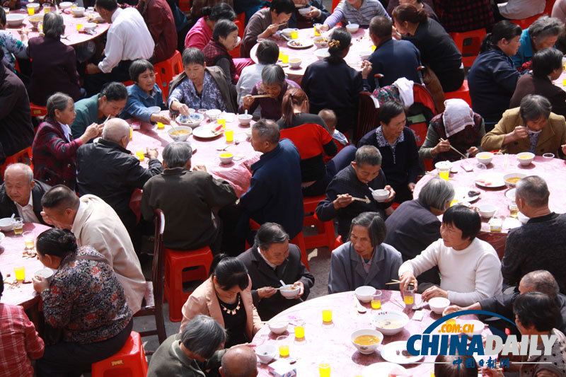 江西宜春一社區(qū)連續(xù)21年舉辦“長壽宴”話重陽