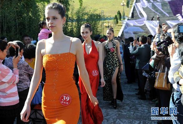 新絲路世界小姐大賽選手走秀