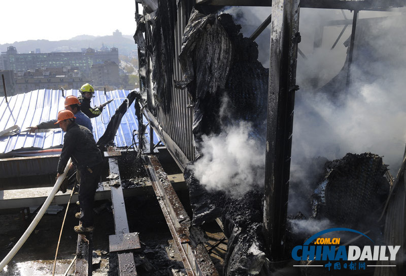 浙江杭州一百貨大樓頂層著火 事故原因調(diào)查展開