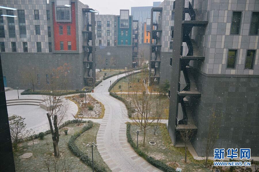 “雪花紛飛看京城”：北京大部地區(qū)迎來(lái)降雪