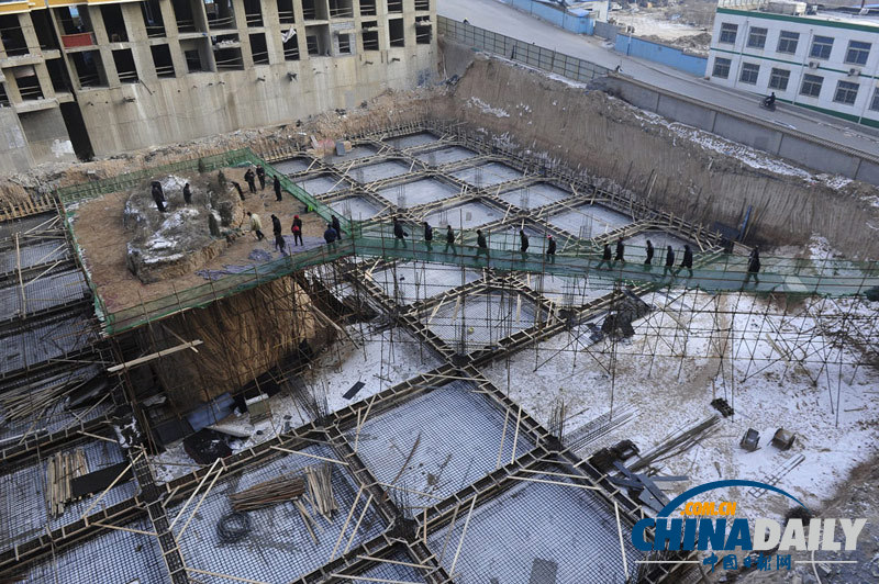 “史上最牛的釘子墳”今日遷墳