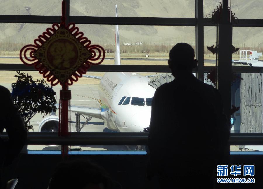 春節(jié)臨近 全國多地迎來節(jié)前春運客流高峰